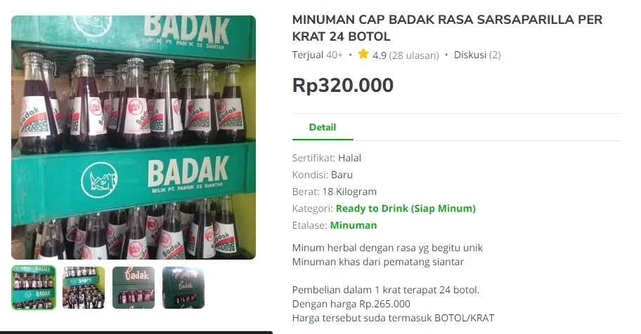 Krat hijau berisi botol Minuman Cap Badak rasa sarsaparilla milik PT Pabrik Es Siantar
